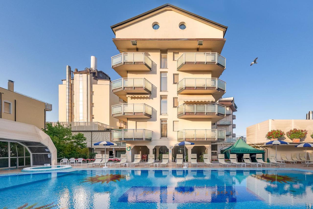 Universal Hotel Cervia Exterior foto
